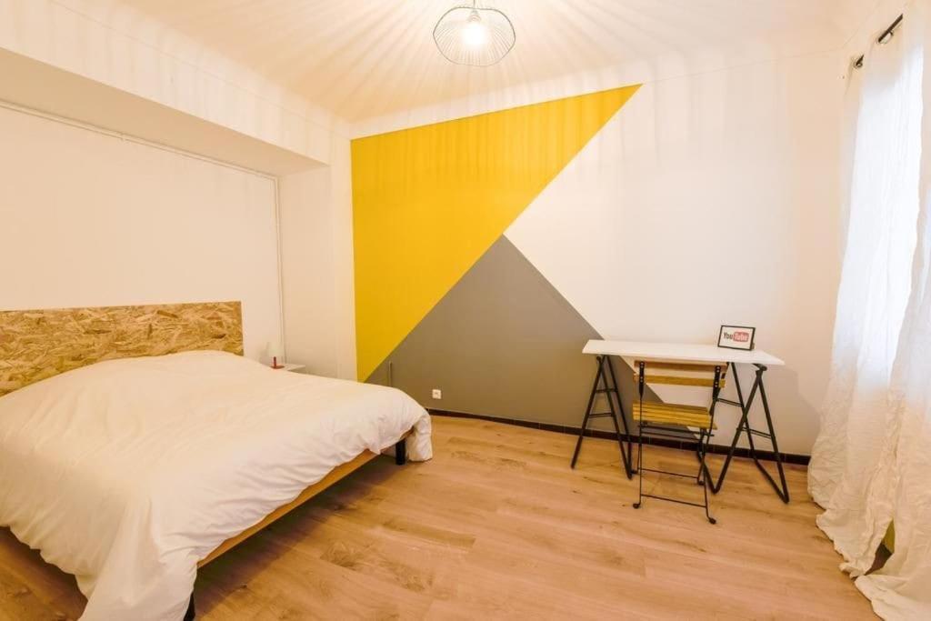 Charmant Logement Plein Pied Au Coeur Du Village Castelculier Exterior photo